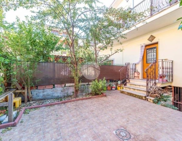 appartamento in vendita a Roma in zona Finocchio