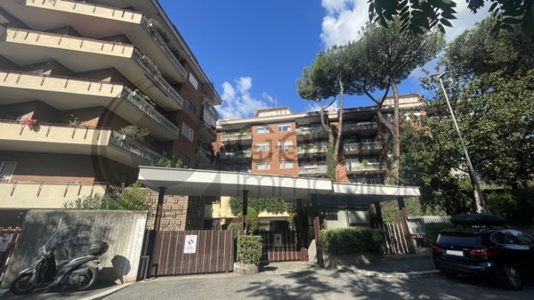 appartamento in vendita a Roma in zona Giuliano Dalmata