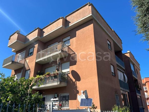 appartamento in vendita a Roma in zona Tor di Quinto