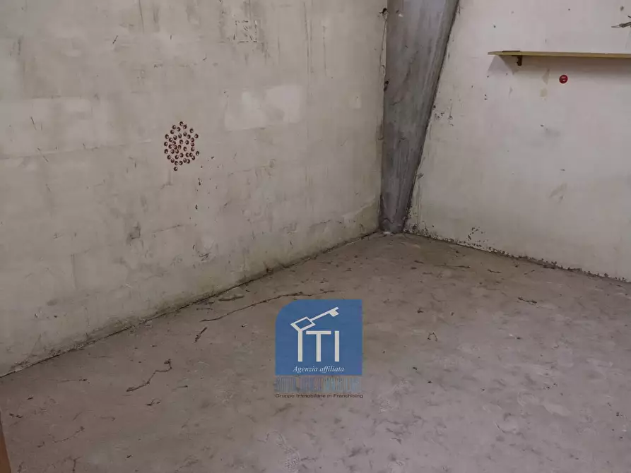 locale di sgombero in vendita a Roma