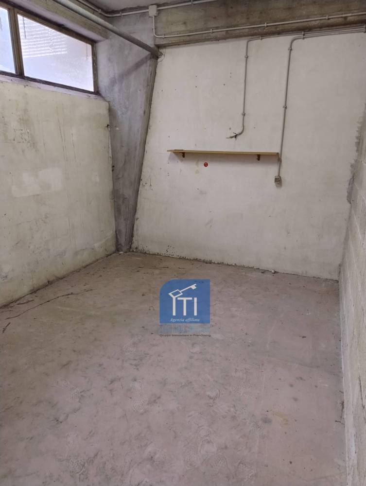 locale di sgombero in vendita a Roma