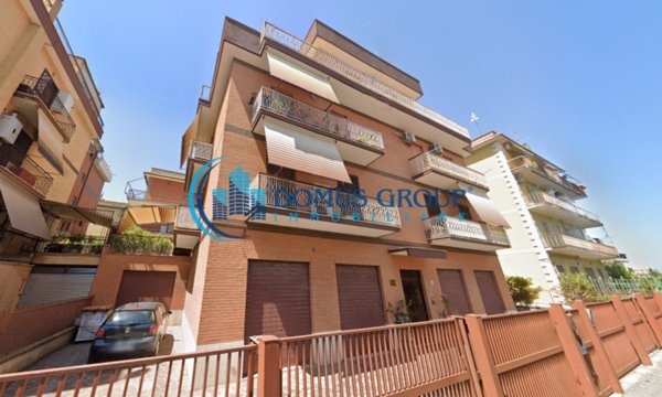appartamento in vendita a Roma in zona Torre Angela