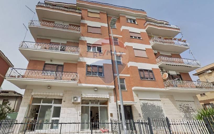 appartamento in vendita a Roma in zona Colle Prenestino