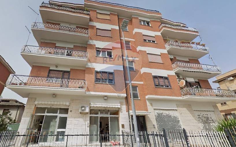 appartamento in vendita a Roma in zona Colle Prenestino
