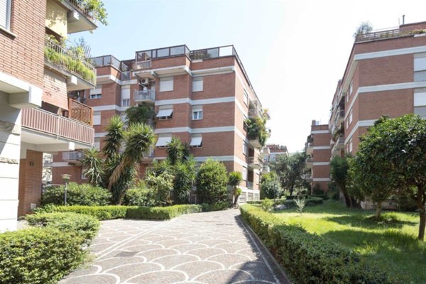 appartamento in vendita a Roma in zona Ardeatino