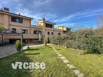 casa indipendente in vendita a Roma in zona Cinecittà