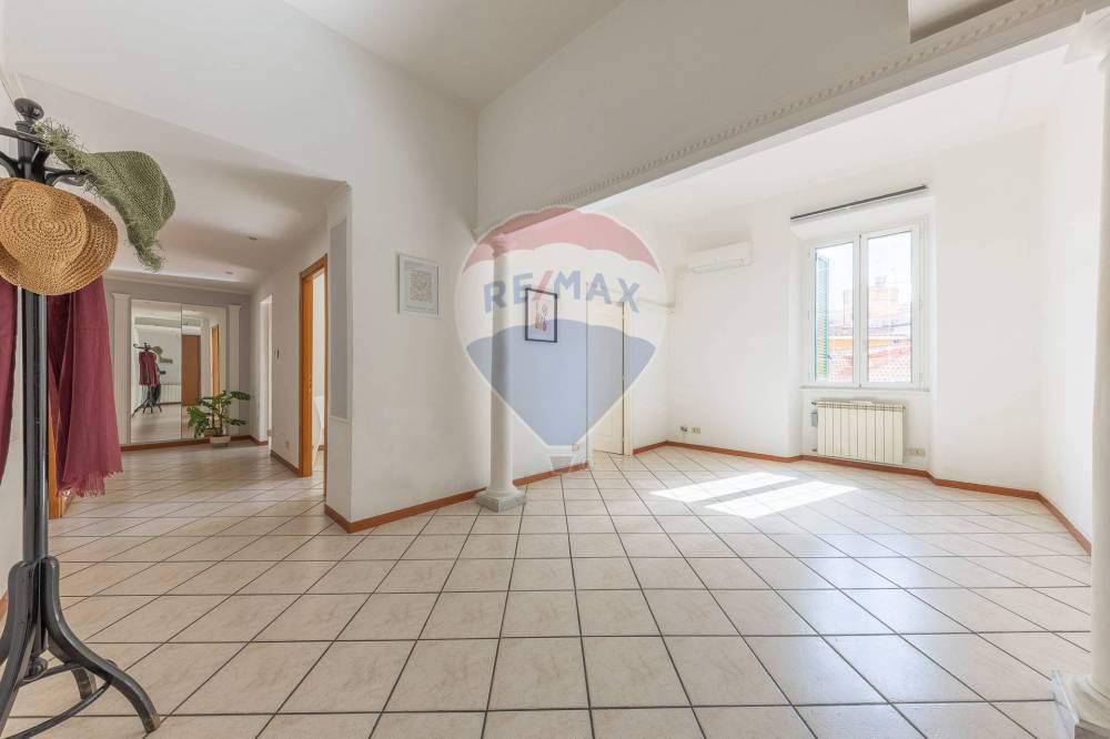 appartamento in vendita a Roma in zona Tuscolano