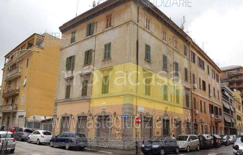 appartamento in vendita a Roma in zona Tuscolano