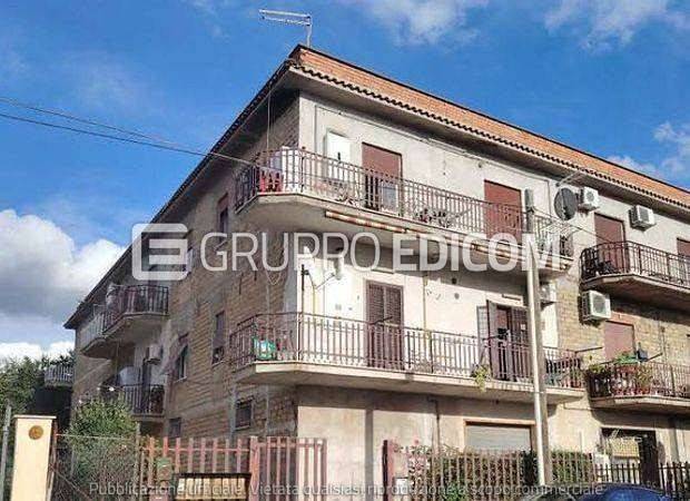 appartamento in vendita a Roma in zona Lago Regillo