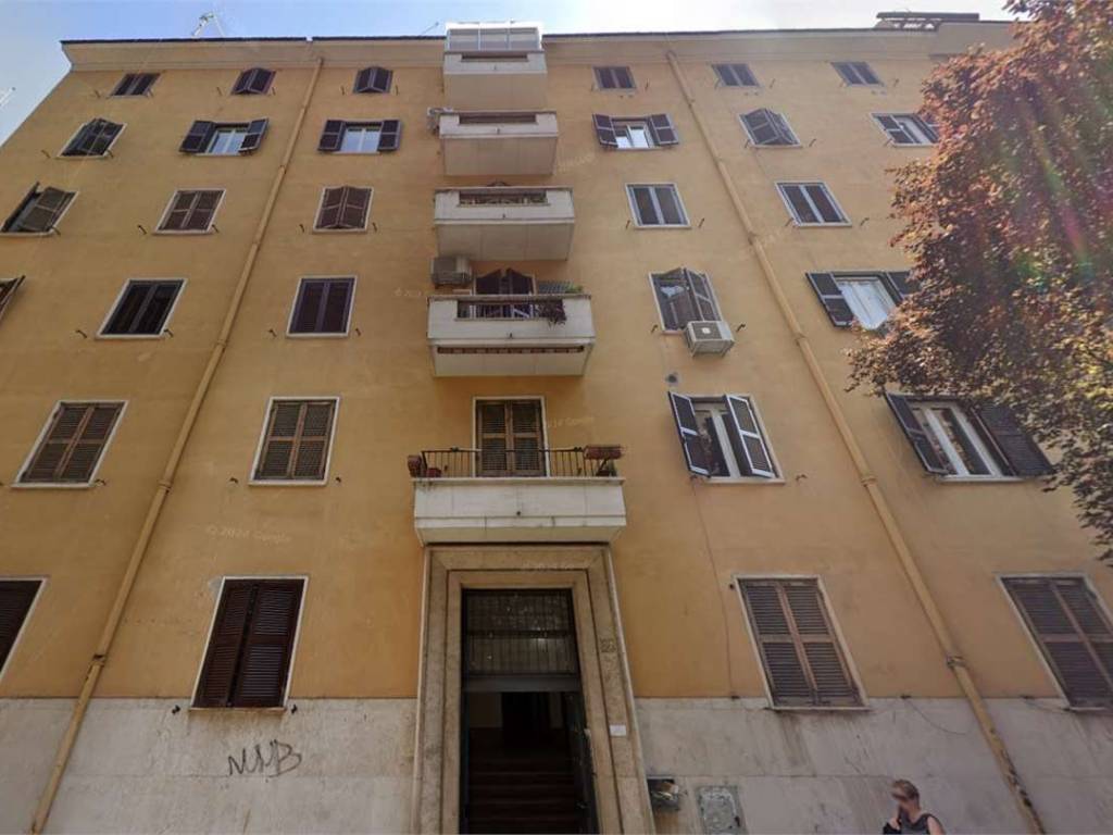 appartamento in vendita a Roma in zona Appio Latino