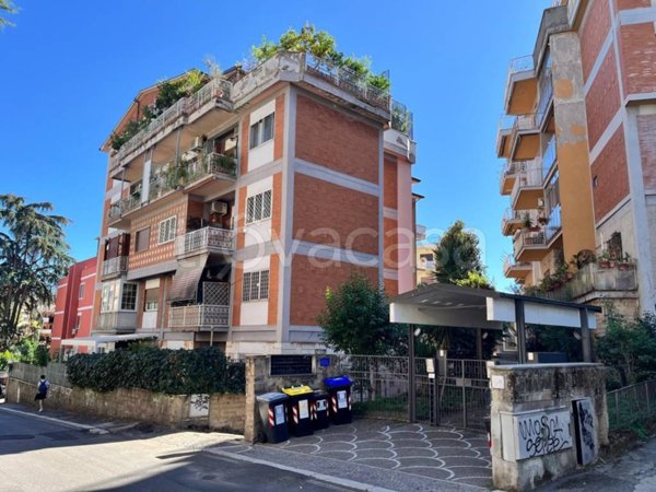 appartamento in vendita a Roma in zona Giuliano Dalmata