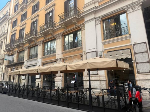 negozio in vendita a Roma in zona Trevi-Colonna