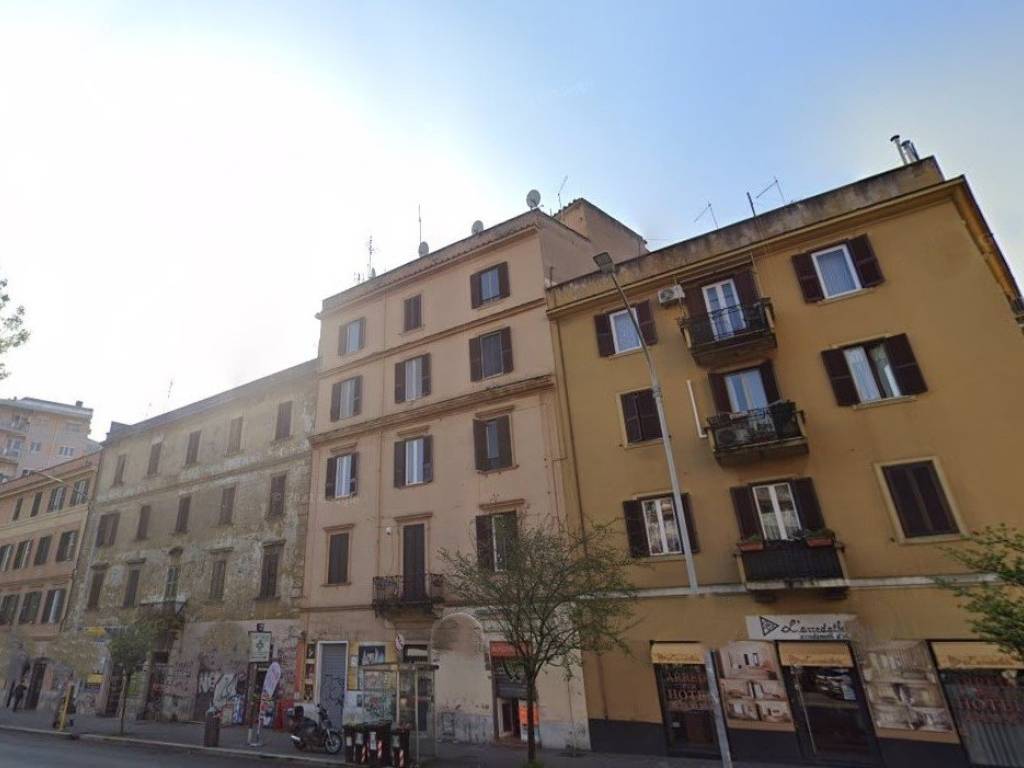 appartamento in vendita a Roma in zona Prenestino-Labicano