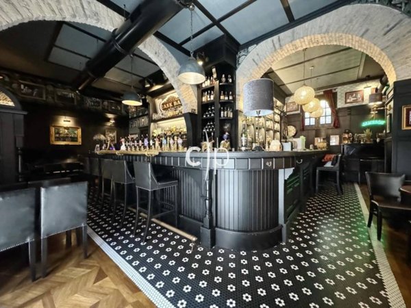 negozio in vendita a Roma in zona Trastevere