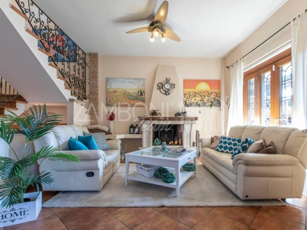 casa indipendente in vendita a Roma in zona Infernetto
