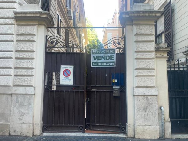 negozio in vendita a Roma in zona Rione Prati