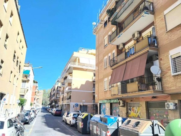 negozio in vendita a Roma in zona Portuense