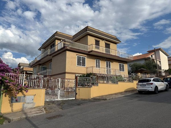 appartamento in vendita a Roma in zona Borghesiana