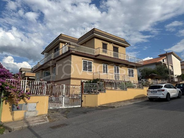 appartamento in vendita a Roma in zona Finocchio