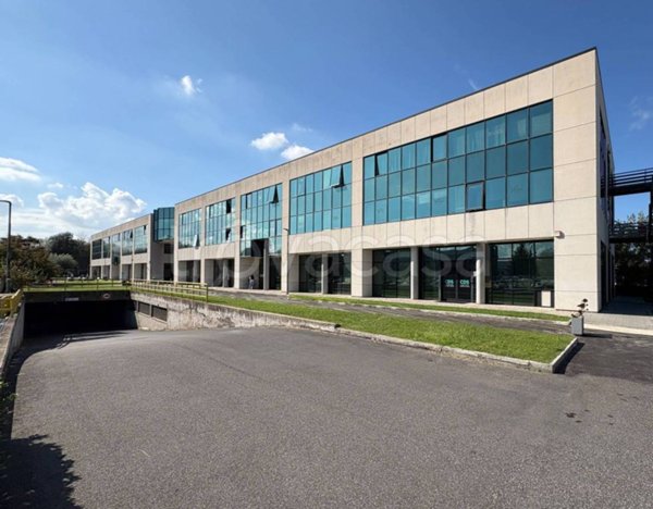 ufficio in vendita a Roma in zona Settecamini