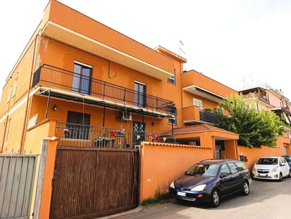 appartamento in vendita a Roma in zona Tor Bella Monaca