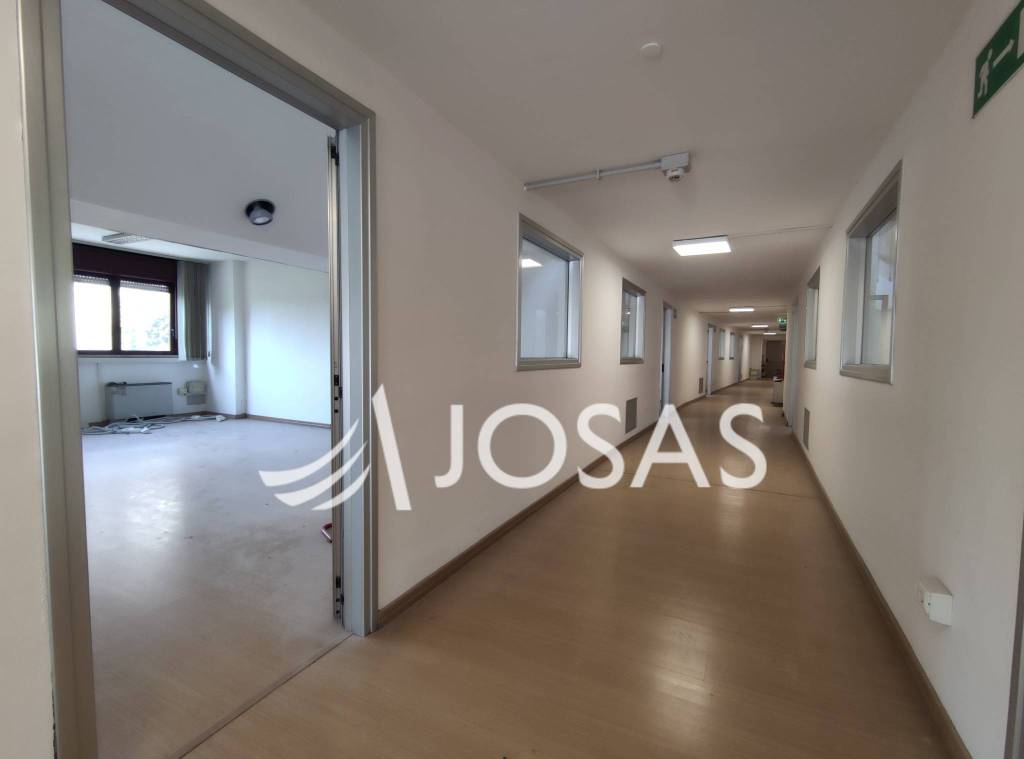 ufficio in vendita a Roma in zona Castel Giubileo