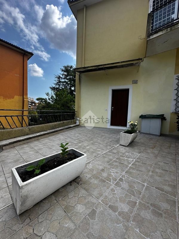 appartamento in vendita a Roma in zona Tomba di Nerone