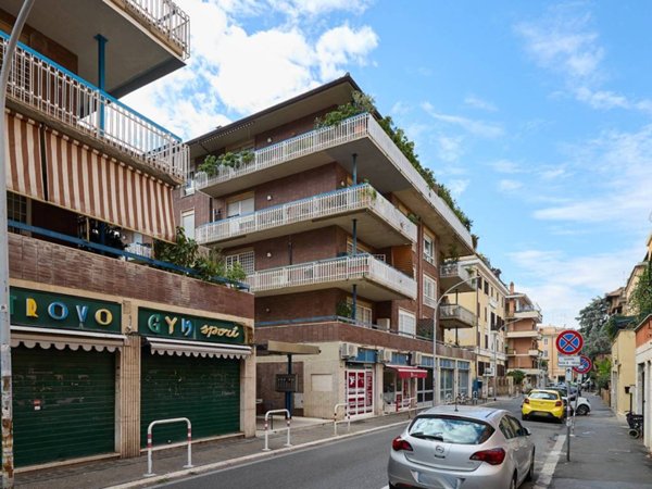 appartamento in vendita a Roma in zona Appio Latino