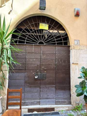 negozio in vendita a Roma in zona Parione/Sant'Eustachio
