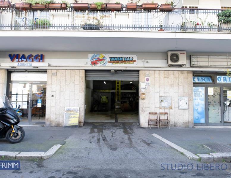 locale commerciale in vendita a Roma in zona Aurelio