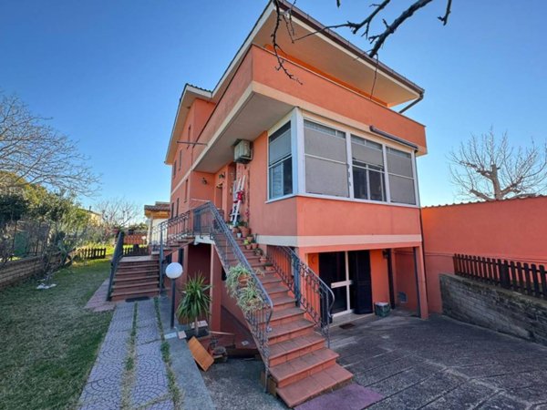 intera palazzina in vendita a Roma in zona Massimina/Casal Lumbroso