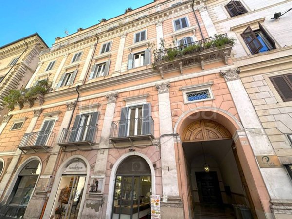 appartamento in vendita a Roma in zona Parione/Sant'Eustachio