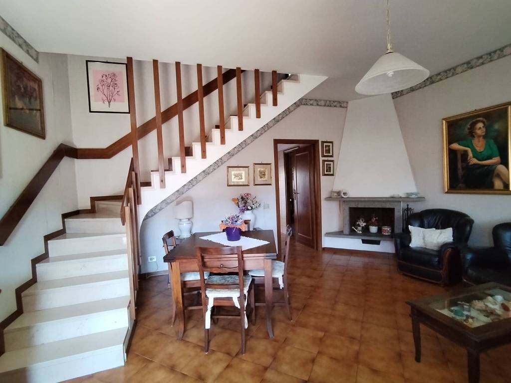 casa indipendente in vendita a Roma in zona Ostia