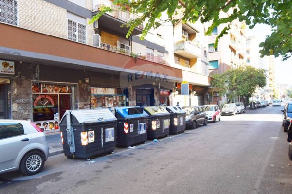 locale commerciale in vendita a Roma in zona Ostiense