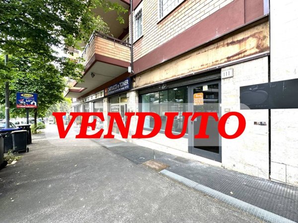 negozio in vendita a Roma in zona Torrino