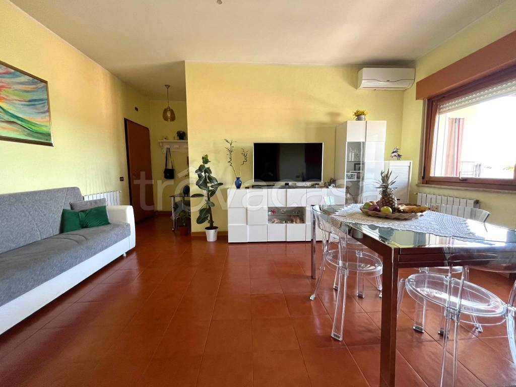 appartamento in vendita a Roma in zona Casal Morena