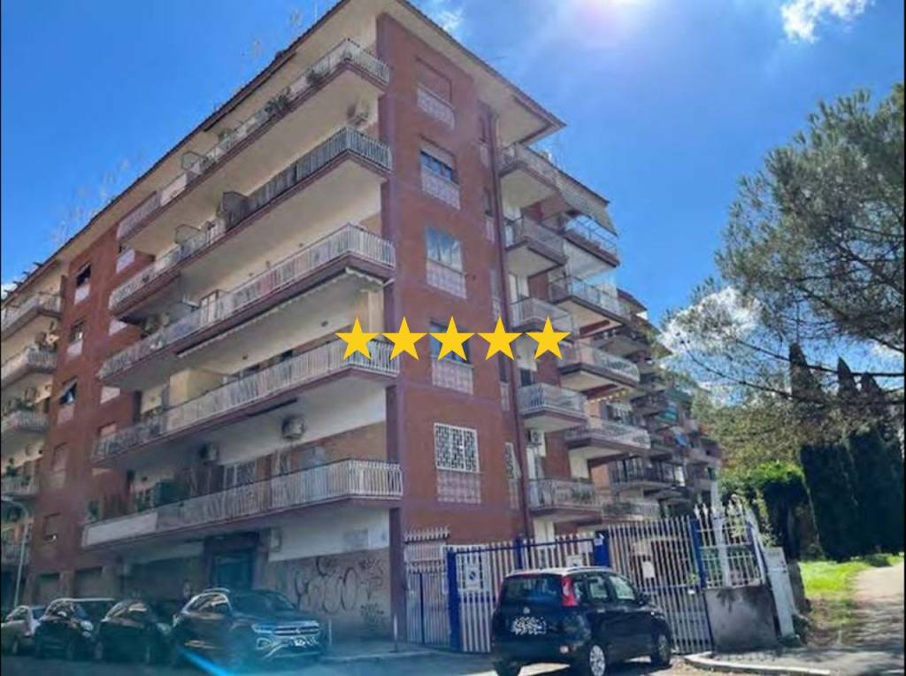 appartamento in vendita a Roma in zona Prenestino-Labicano