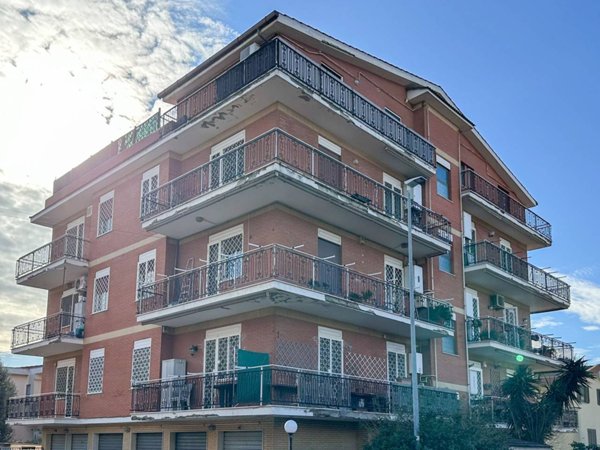 appartamento in vendita a Roma in zona Ostia