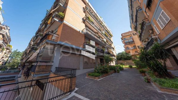 appartamento in vendita a Roma in zona Ardeatino