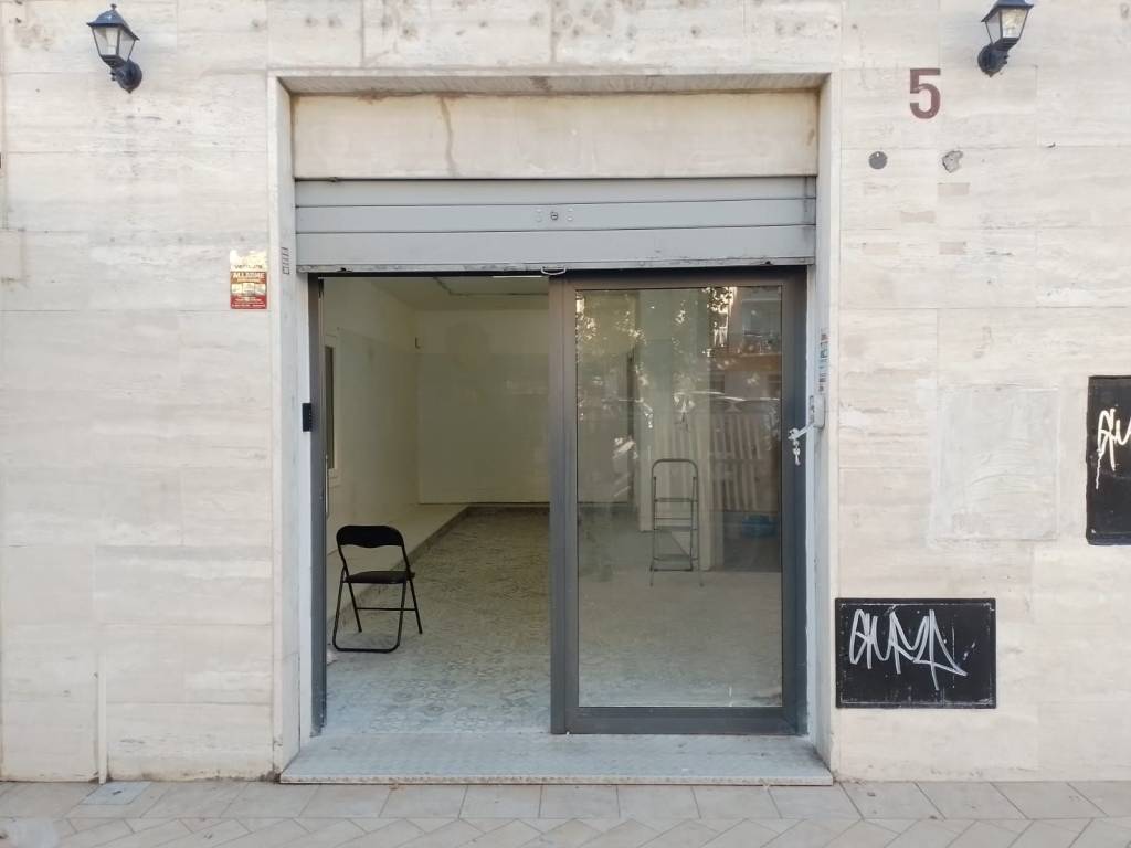 negozio in vendita a Roma in zona Prenestino-Centocelle
