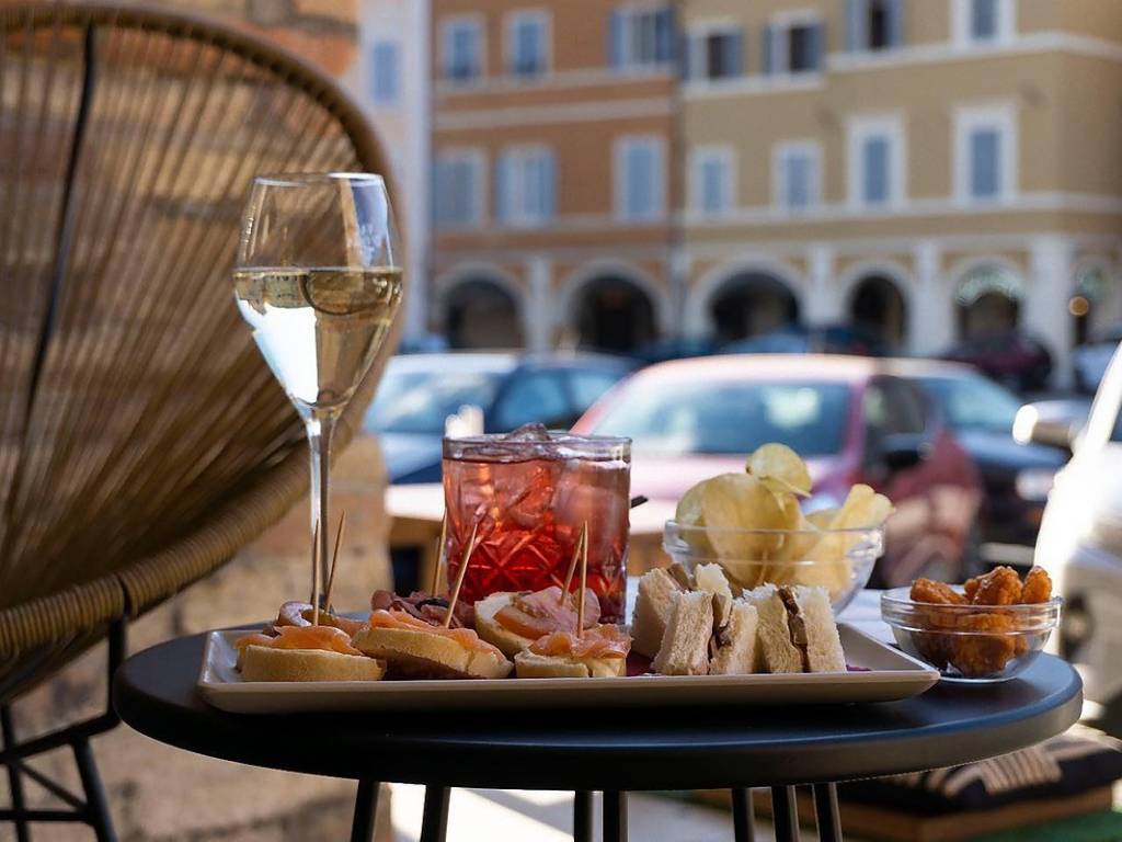 negozio in vendita a Roma in zona Appio Latino