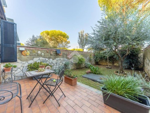 appartamento in vendita a Roma in zona Casal Monastero