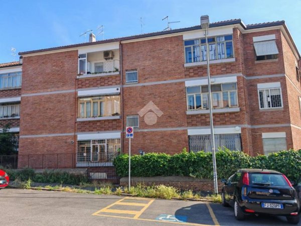 appartamento in vendita a Roma in zona Torre Spaccata