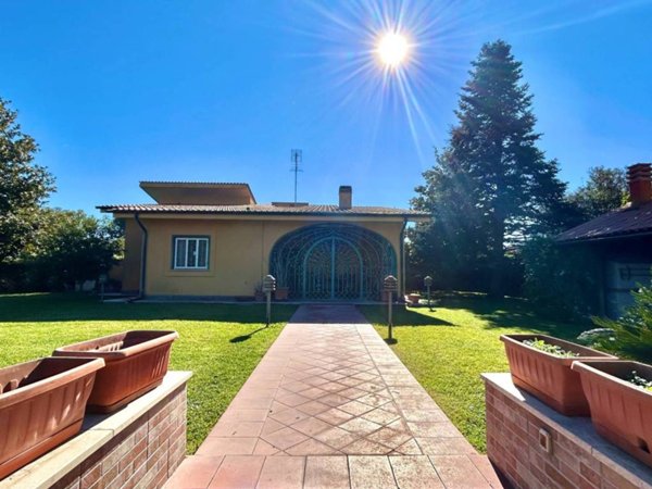 casa indipendente in vendita a Roma in zona Casal Morena