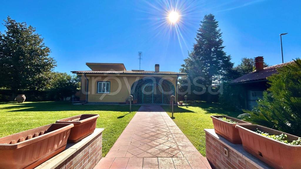 casa indipendente in vendita a Roma in zona Casal Morena