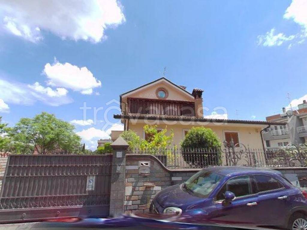 negozio in vendita a Roma in zona Romanina