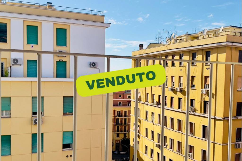 appartamento in vendita a Roma in zona Appio Latino