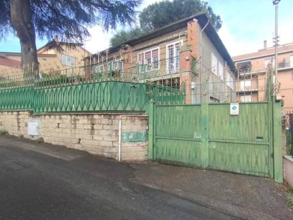 casa indipendente in vendita a Roma in zona Torrione Cerquetta