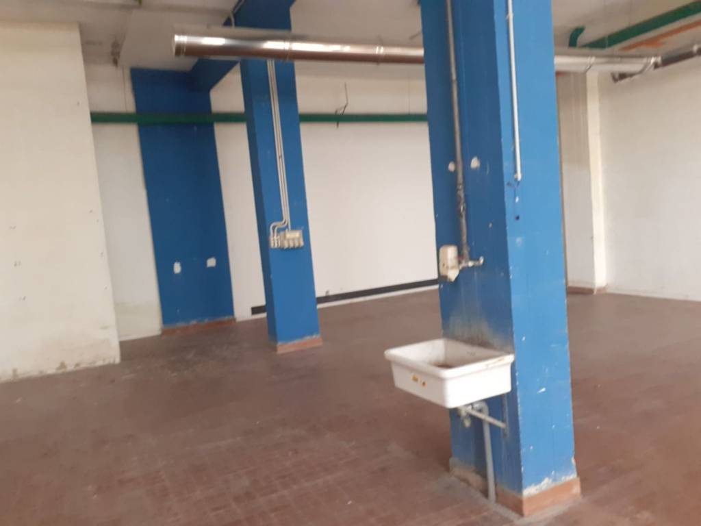 negozio in vendita a Roma in zona La Pisana