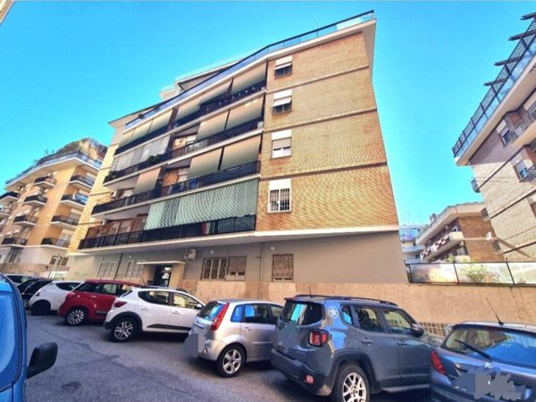 appartamento in vendita a Roma in zona Tuscolano